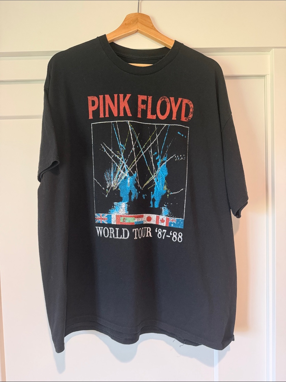 Pink Floyd Black World Tour '87-'88 Graphic Tee with Red Logo
